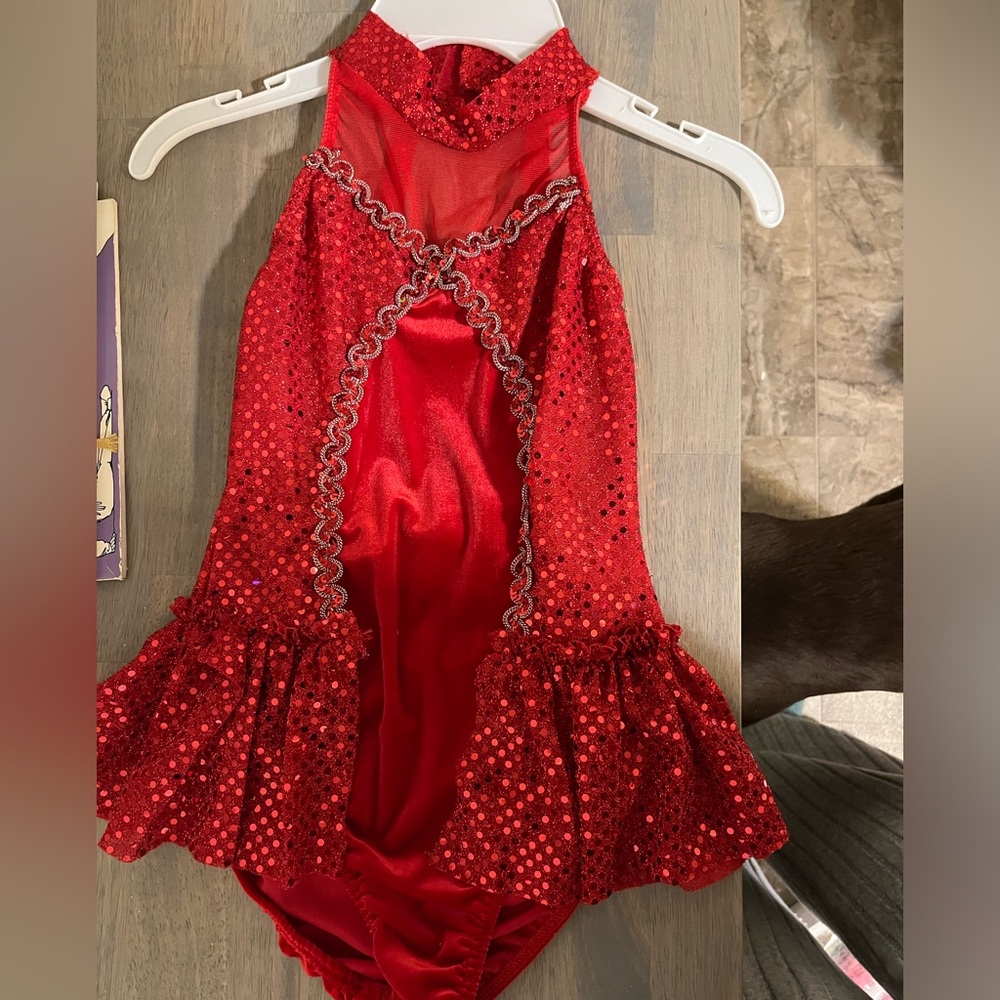 🎃 Pre-owned red/sequin dance costume